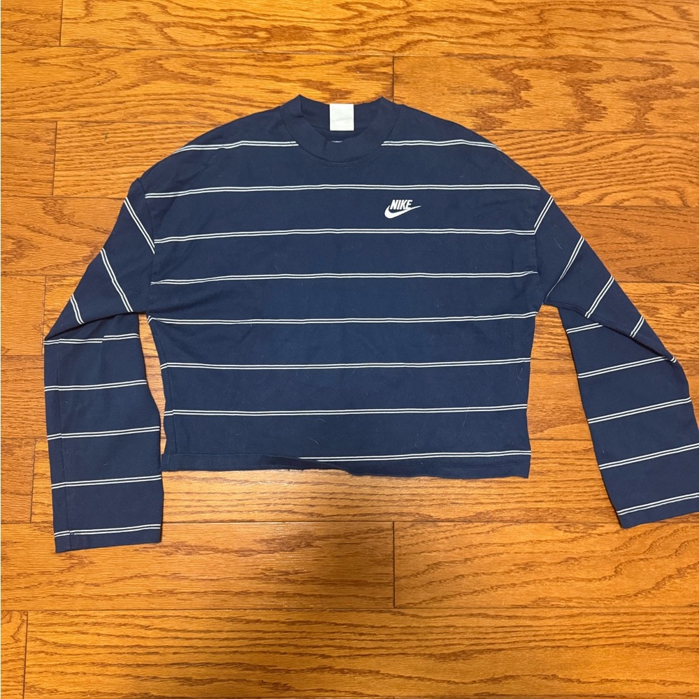 Cropped Nike Long Sleeve Top